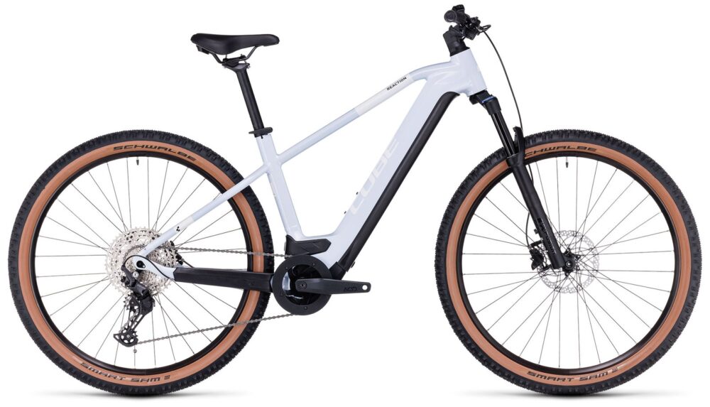 Cube Reaction Hybrid Pro 750 flashwhite´n´black